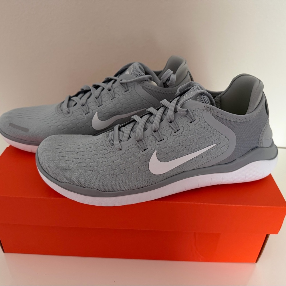 Nike Women's Gray Athletic Shoes